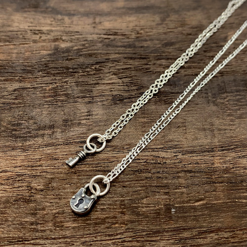 鍵と南京錠のペアネックレス/シルバー925 つけっぱなし/シンプル