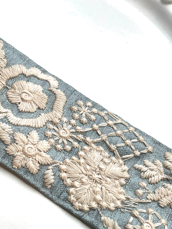 G31 ★50cm★ インド刺繍リボン　ライトブルー　花柄 4枚目の画像