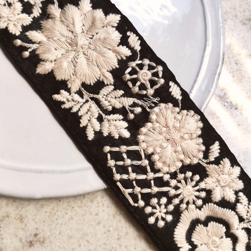 W9 ☆50cm☆インド刺繍リボン リボン・テープ Keys TOKYO 通販