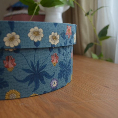 イギリスの刺繍生地で♡カルトナージュのお道具箱(生徒様