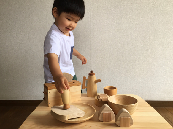 木のおもちゃ　木のトースター　パン付き 2枚目の画像