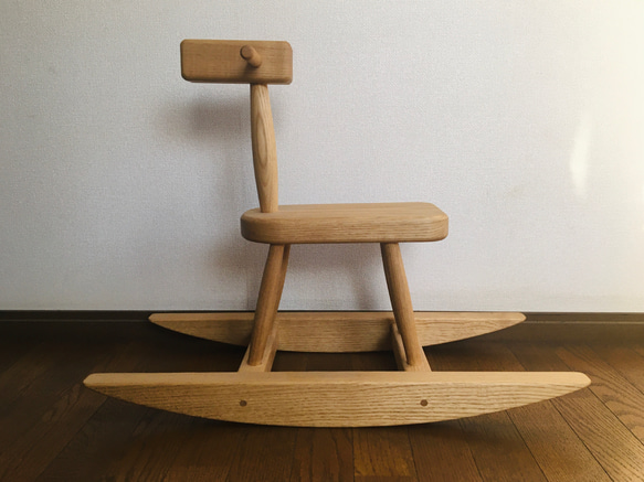 木のおもちゃ　くりの木の木馬 1枚目の画像