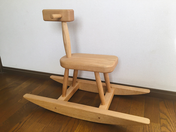 木のおもちゃ　くりの木の木馬 2枚目の画像