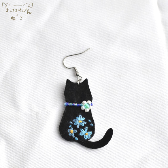 花刺繍黒猫の選べるアクセサリー／ブローチ、ピアス、ストラップ 3枚目の画像