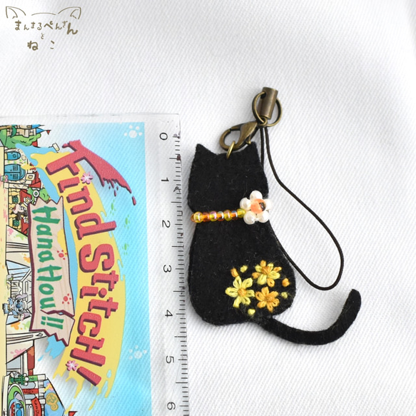 花刺繍黒猫の選べるアクセサリー／ブローチ、ピアス、ストラップ 8枚目の画像