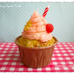 いちごクリームカップケーキのキャンドル 1枚目の画像