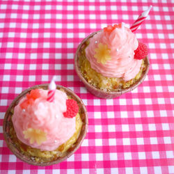 いちごクリームカップケーキのキャンドル 2枚目の画像
