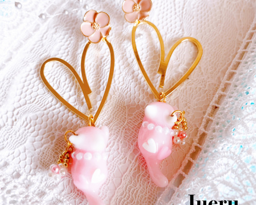 ティーポットから生まれた苺猫ピアス　可愛い ☆選べる誕生石［Mirai-Tenshi］ 誕生石 対応 ネコ 三日月 ピアス