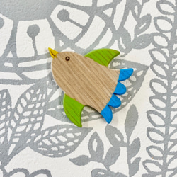 緑の小鳥/木製ブローチ 1枚目の画像