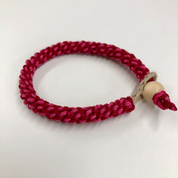 ヘンプのブレスレット　レッド 1枚目の画像