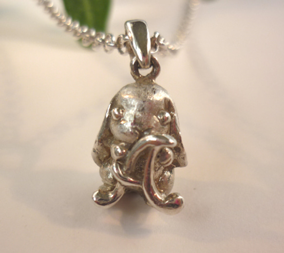 受注制作たれ耳うさぎアルファベットジュエリー 9枚目の画像