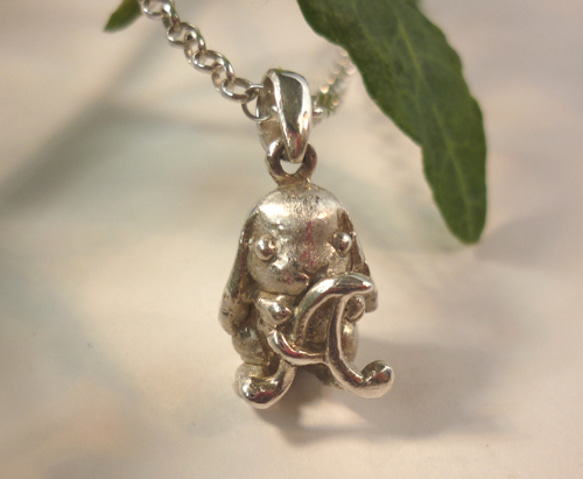 受注制作たれ耳うさぎアルファベットジュエリー 10枚目の画像