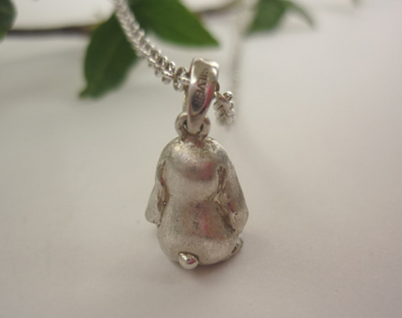 受注制作たれ耳うさぎアルファベットジュエリー 2枚目の画像