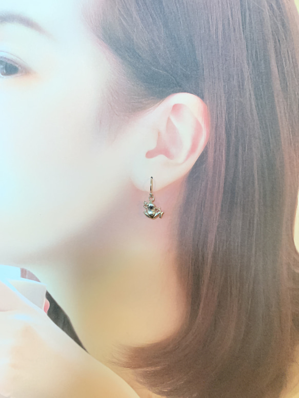 片耳一歩踏み出すかえるちゃんピアス 7枚目の画像