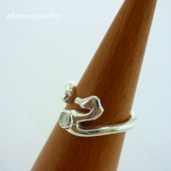 タツノオトシゴ　ムーンストーンの指輪 1枚目の画像