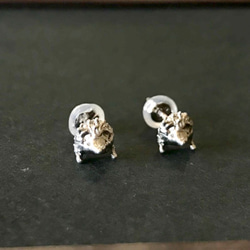 幸せを運ぶハリネズミのピアス 2枚目の画像