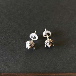 幸せを運ぶハリネズミのピアス 3枚目の画像