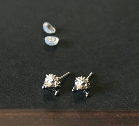 幸せを運ぶハリネズミのピアス 4枚目の画像