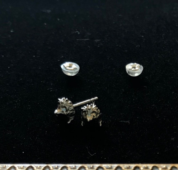 幸せを運ぶハリネズミのピアス 7枚目の画像