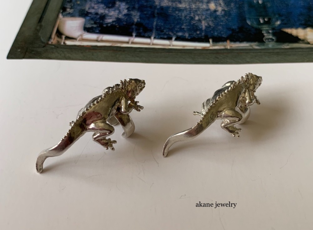 イグアナのイヤーカフ