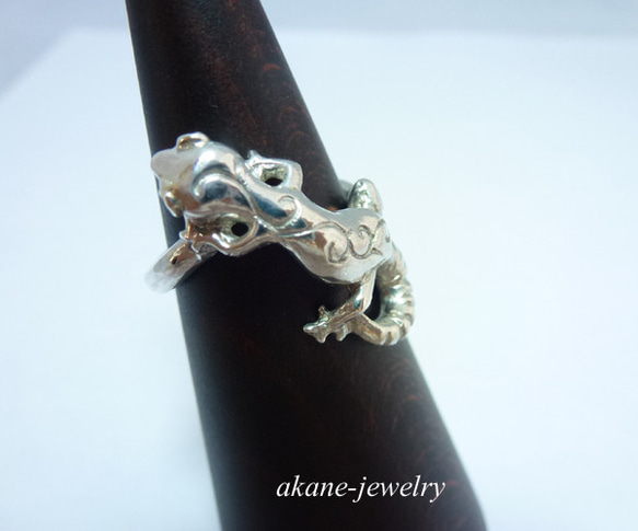 お目めがルビーヒョウモントカゲモドキの指輪 8枚目の画像