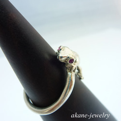 お目めがルビーヒョウモントカゲモドキの指輪 5枚目の画像