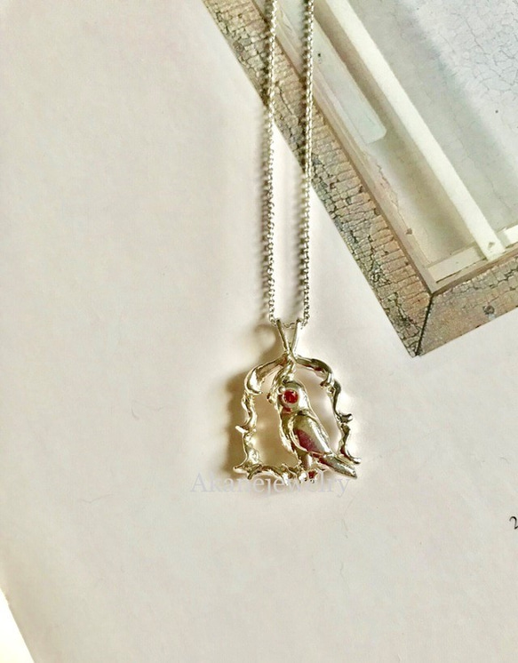 ほっぺがオレンジサファイア　オカメインコのネックレス 1枚目の画像