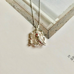 ほっぺがオレンジサファイア　オカメインコのネックレス 2枚目の画像