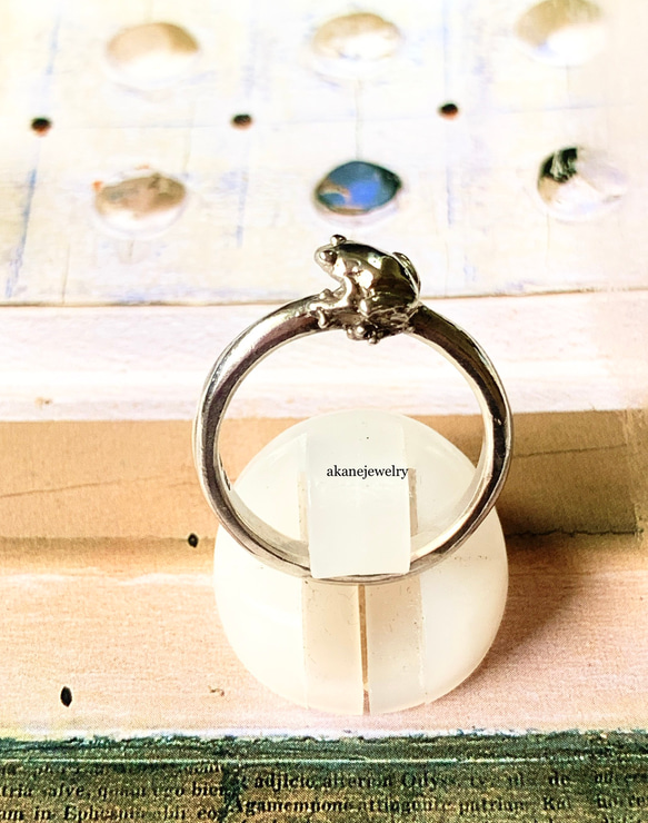 小さな小さなカエルの指輪　 2枚目の画像