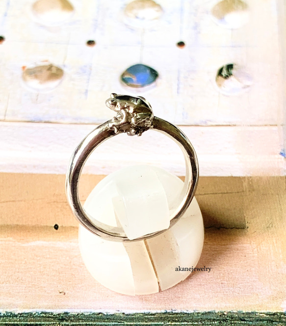 小さな小さなカエルの指輪　 9枚目の画像