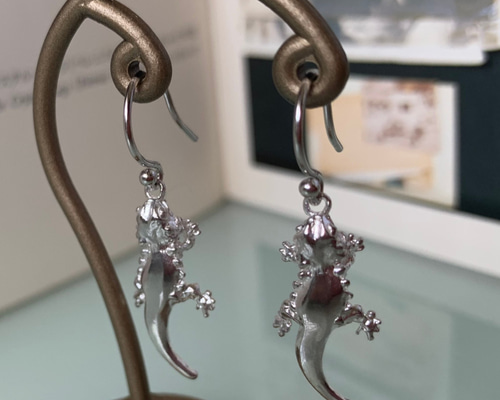 フトアゴヒゲトカゲの片耳ピアス ピアス（フック・チェーン