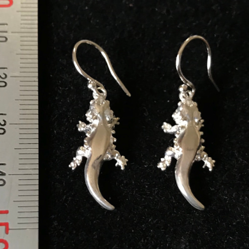 フトアゴヒゲトカゲの片耳ピアス ピアス（フック・チェーン