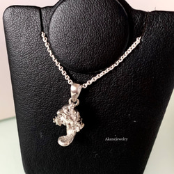 コロンと丸くフクロモモンガのネックレス 7枚目の画像