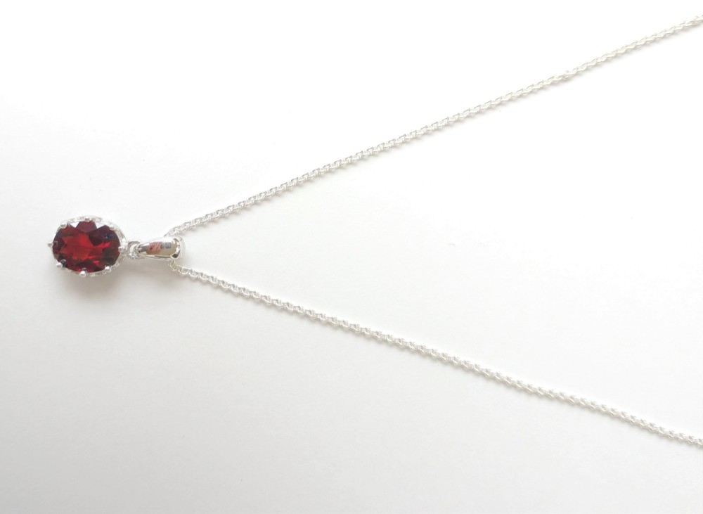 ガーネット　ペンダント