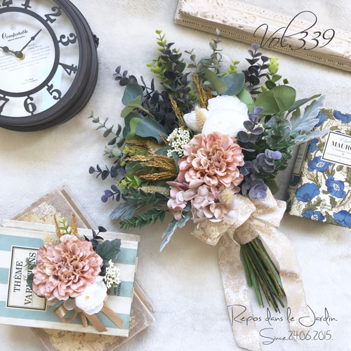 ◇再販×3】ユーカリたっぷりベージュダリアのボタニカルクラッチブーケ  