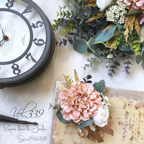 ◇再販×3】ユーカリたっぷりベージュダリアのボタニカルクラッチブーケ  