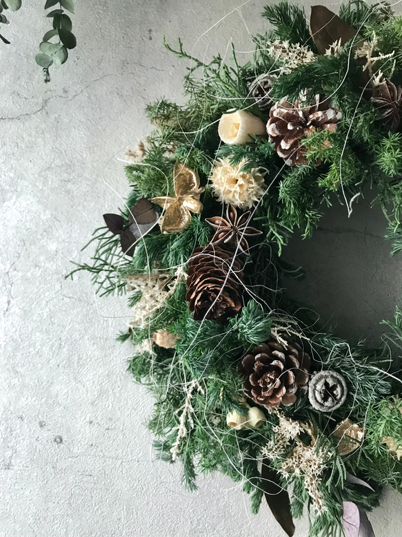 【特集掲載】φ32.0〜33.0㎝ ナッツと実＆フレッシュグリーンのクリスマスリース 7枚目の画像