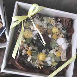 【特集掲載】φ32.0〜33.0㎝ ナッツと実＆フレッシュグリーンのクリスマスリース 9枚目の画像