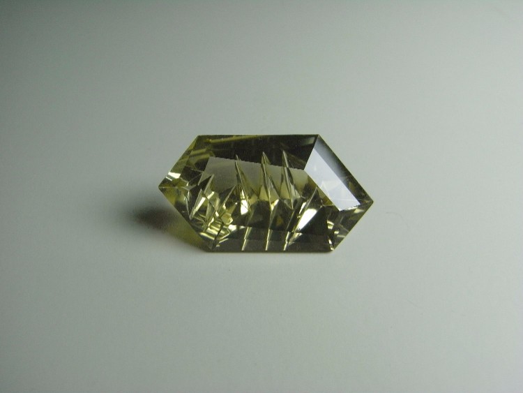 オリジナルカットのグリーンシトリン