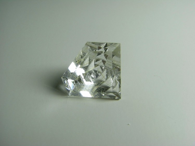 オリジナルカットのルチルクォーツ