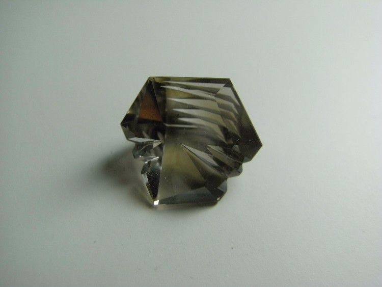 オリジナルカットのスモーキークォーツ