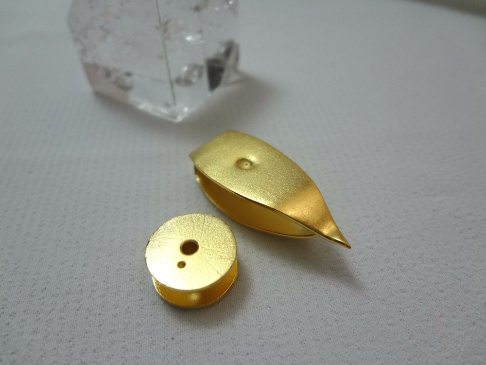 真鍮製ミニチュアシャトルペンダント(24金色)