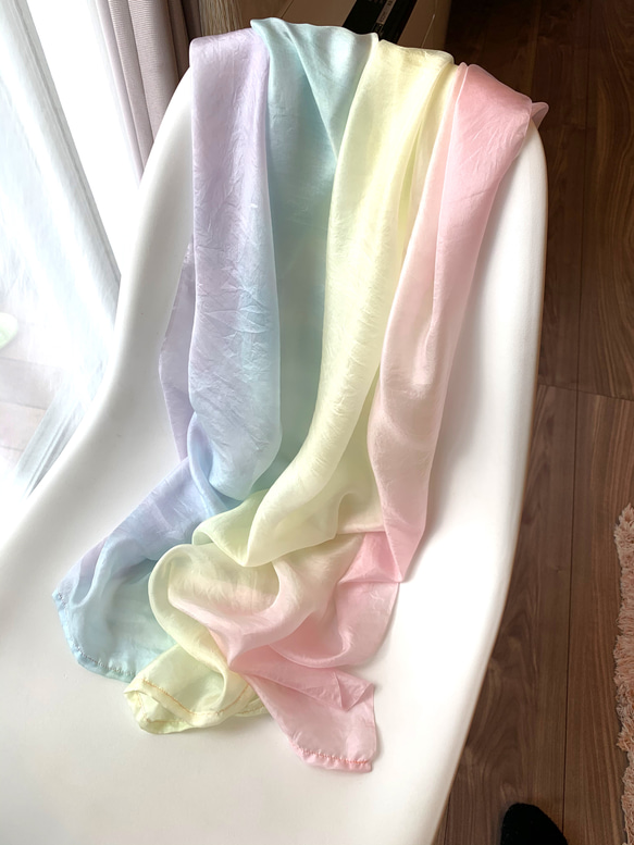 虹染め　シルク布　スカーフ　インテリア 2枚目の画像