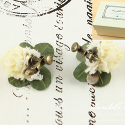『布花』　幸せを呼ぶシロツメ草と四葉のクローバーのイヤリング 3枚目の画像