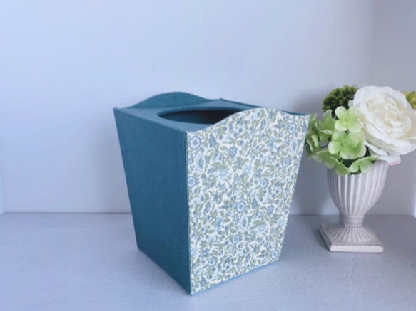 【カルトナージュ】卓上ダストボックス　ゴミ箱　moda 花柄　ブルー　コンパクトサイズ 1枚目の画像