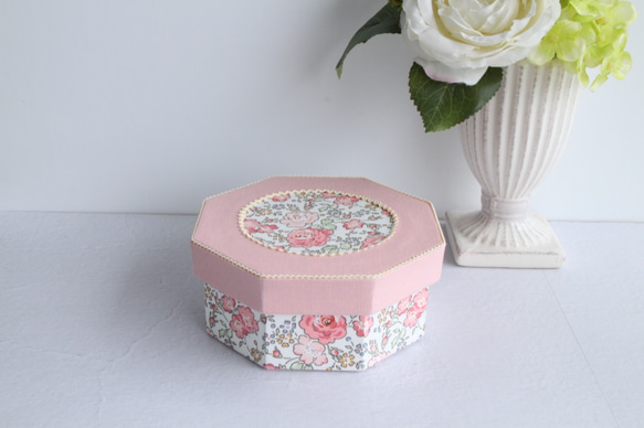 【カルトナージュ】八角形の小箱　リバティ　インテリアボックス　小物入れ　花柄　ピンク 1枚目の画像