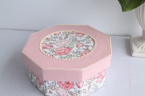 【カルトナージュ】八角形の小箱　リバティ　インテリアボックス　小物入れ　花柄　ピンク 2枚目の画像
