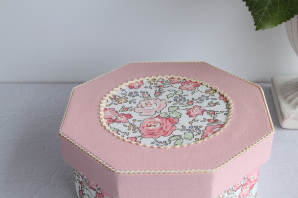 【カルトナージュ】八角形の小箱　リバティ　インテリアボックス　小物入れ　花柄　ピンク 3枚目の画像