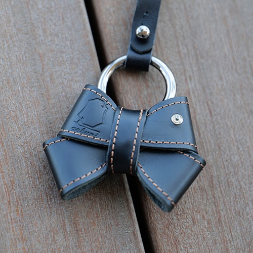 オーダー受付★リボンストラップ☆キーホルダー 本革 リボン キーリング キーホルダー かわいい ギフト プレゼント