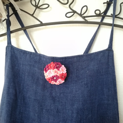 刺繍糸アクセサリー花毬【ブローチ】 3枚目の画像